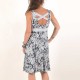 Robe bleue et blanche imprimé dentelle, sans manches