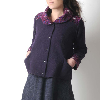 Short purple wool coat with wide collar