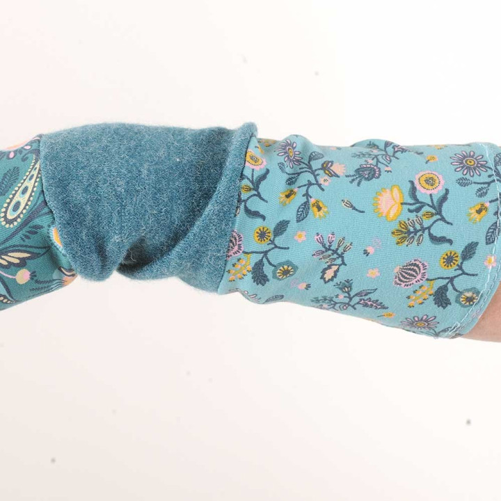 Mitaines longues bleu canard en patchwork maille et jersey fleuri