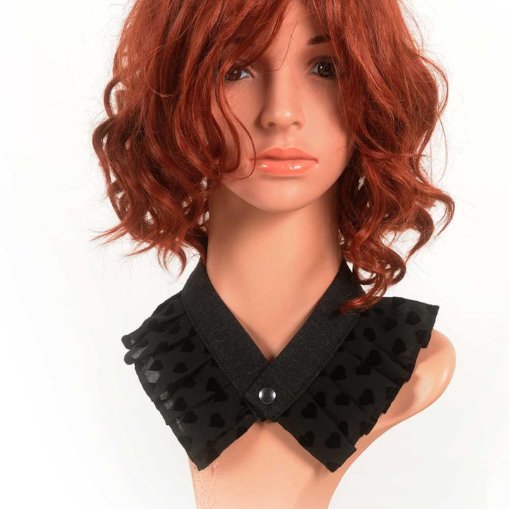 Pleated black choker, Removable collar with heart pattern
