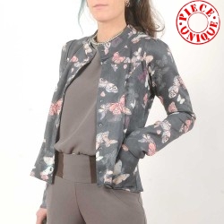 Veste femme ajustée faux daim stretch motif papillons, col officier