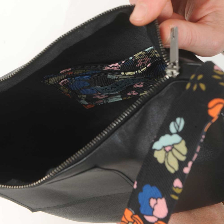 Sac bandoulière cuir noir et tissu rétro fleuri