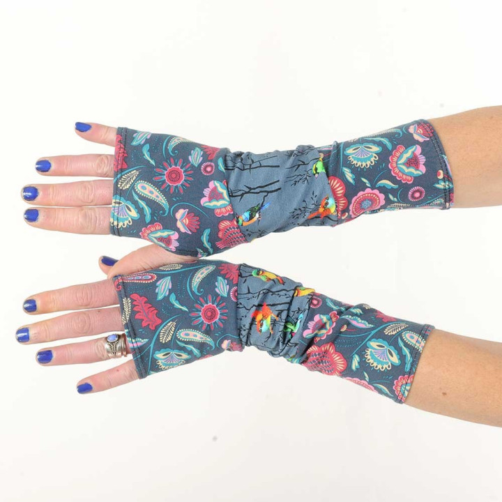 Mitaines longues bleu et gris, patchwork de jersey fleurs et oiseaux