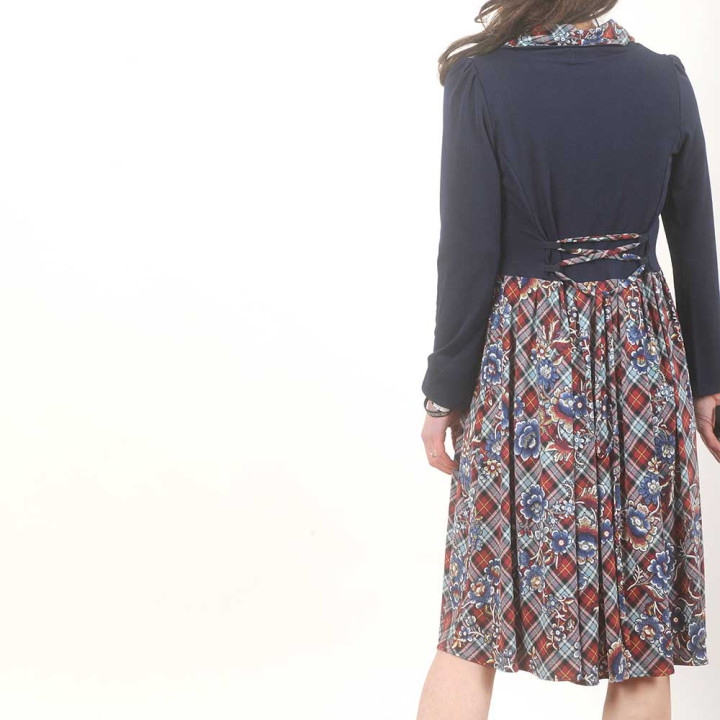 Robe ajustable bleue et écossais rouge fleuri, laçage dos, Made in France