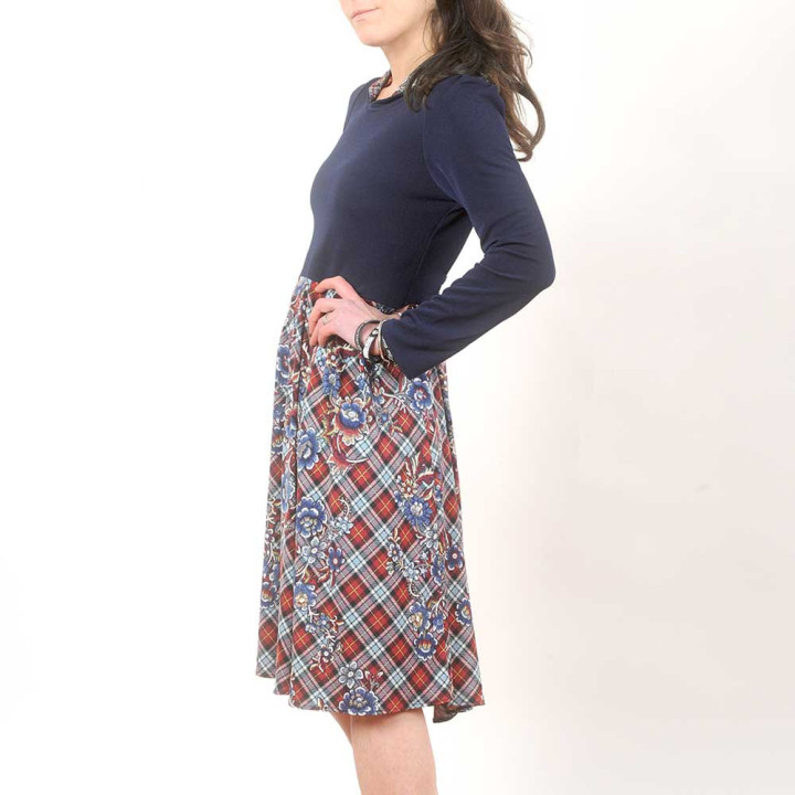 Robe ajustable bleue et écossais rouge fleuri, laçage dos, Made in France