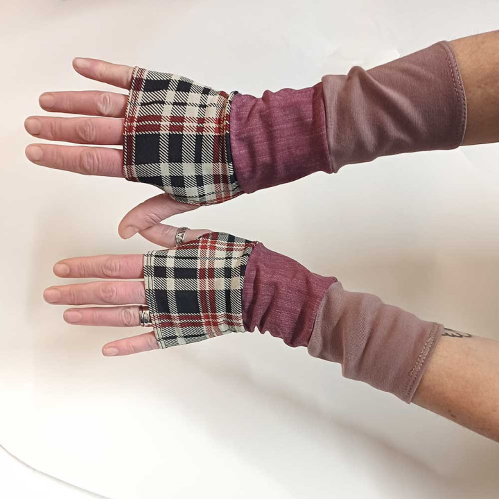 Mitaines longues mauve et écossais, patchwork de tissus extensibles, Fabrication française
