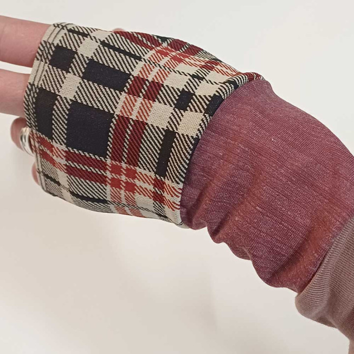 Mitaines longues mauve et écossais, patchwork de tissus extensibles, Fabrication française