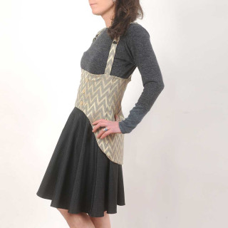 Surjupe serre-taille à bretelles beige et grise, motif chevrons, ceinture Steampunk Made in France