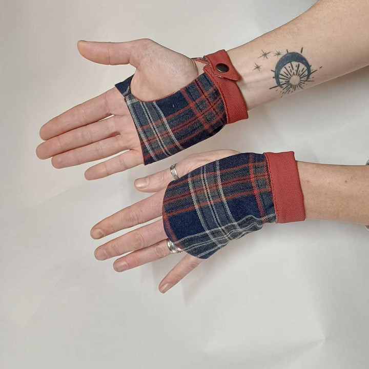 Gantelets écossais marine et rouge orangé, Mitaines élégantes made in France