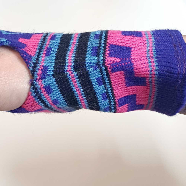 Mitaines courtes maille motif géométrique couleurs vives violet rose bleu, Made in France