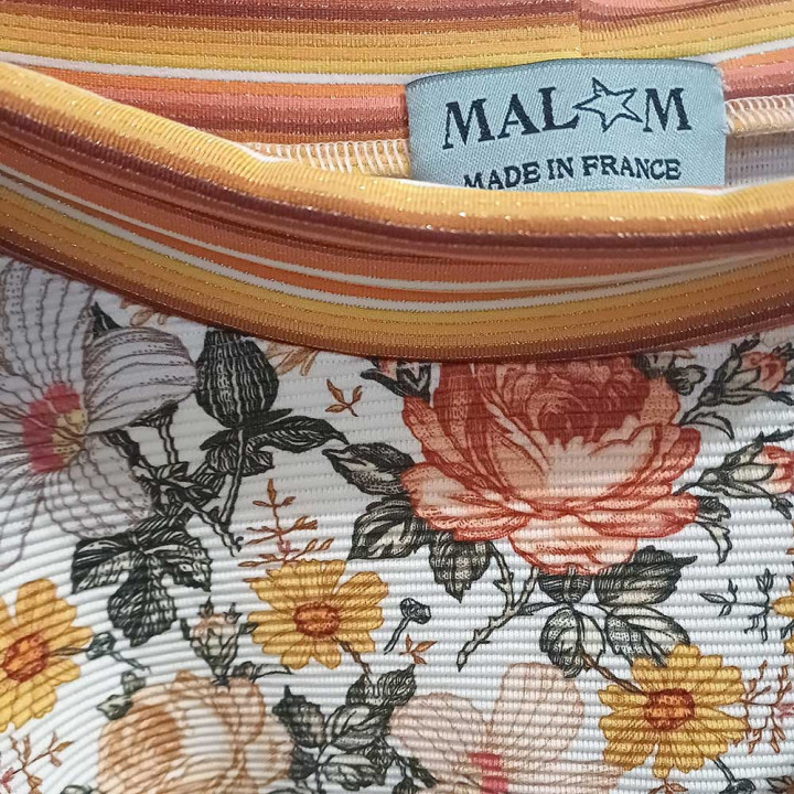 Pull court fleurs et rayures, tons orangés, col bateau, Fabrication française