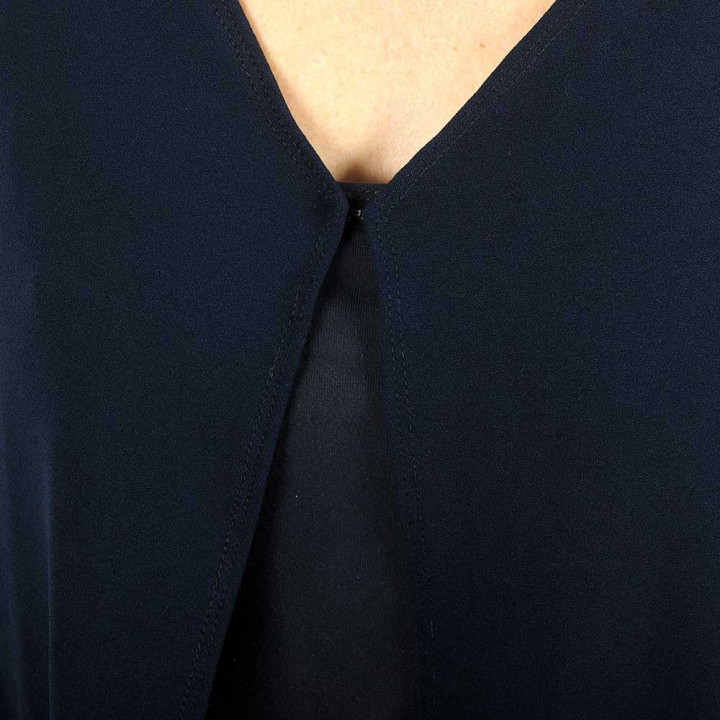 Gilet long femme élégant, crêpe bleu marine, plis au dos, Made in France