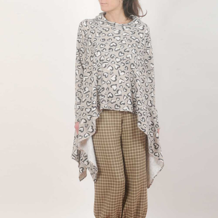 Pull tunique asymétrique maille beige et noir coeurs léopard Made in France