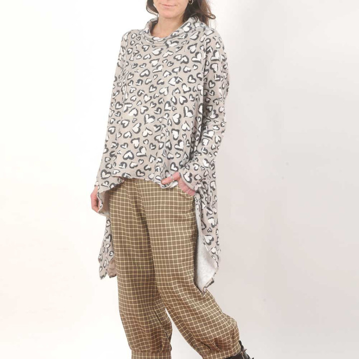 Pull tunique asymétrique maille beige et noir coeurs léopard Made in France