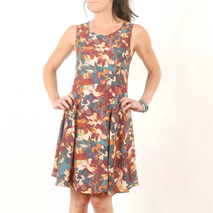 Handmade women’s viscose dress with lace detail made in France at MALAM’s workshop