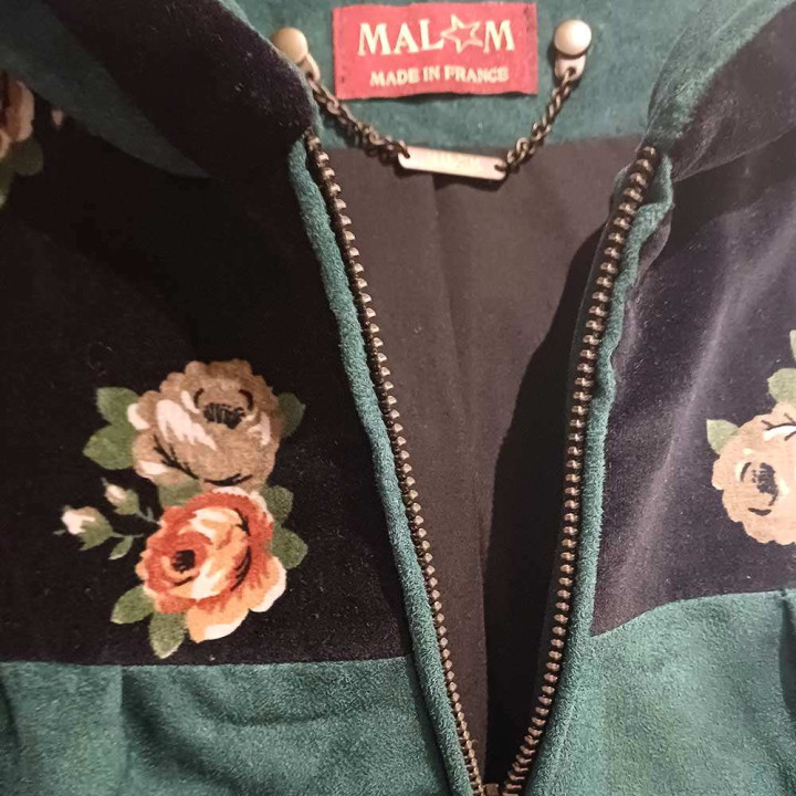 Blouson Femme Zippé Vert et Noir à Capuche, Détails Velours Vintage Fleuri, Made in France - MALAM