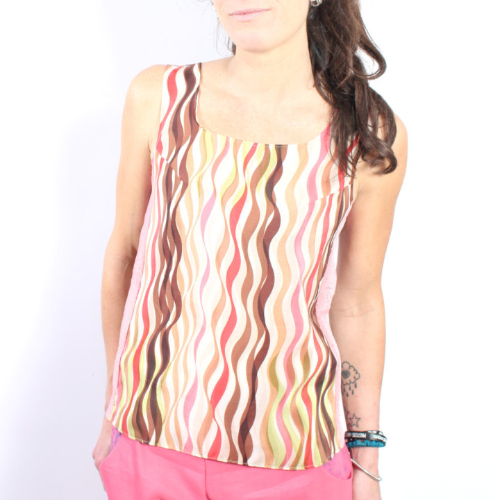 Top femme original au motif vagues vintage et finitions artisanales