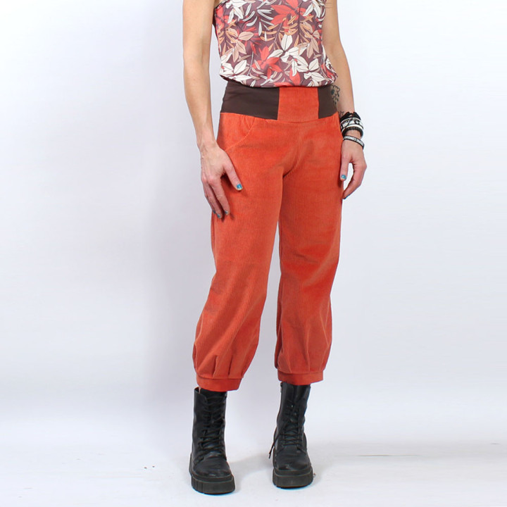 Velours côtelé orange légèrement stretch pour un pantalon femme confortable et original, atelier artisanal créateur