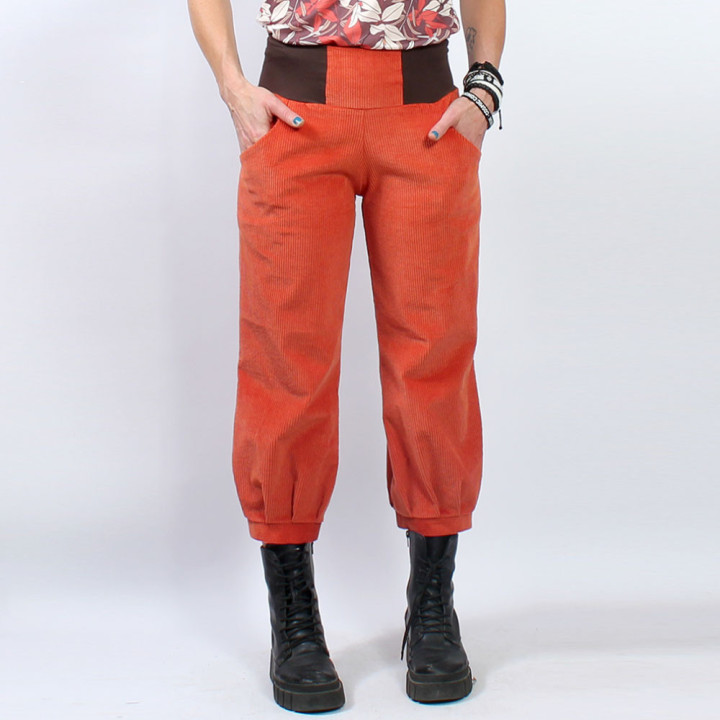 Pantalon court femme original en velours côtelé orange, création artisanale MALAM