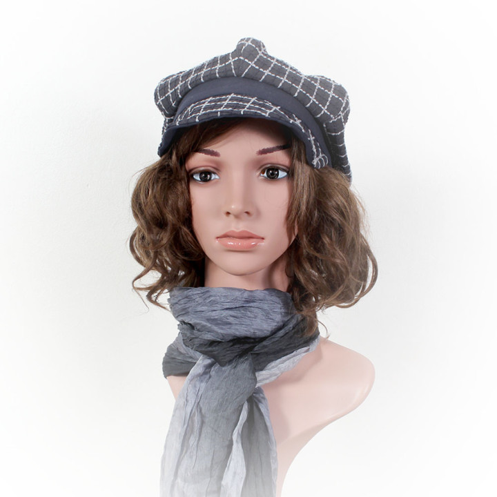 Casquette de créateur bleu foncé pour femme, pièce unique fabriquée artisanalement en France