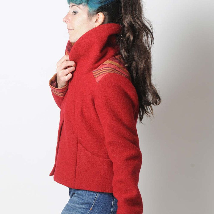 Manteau court femme laine rouge entièrement doublé deux poches devant fabrication française
