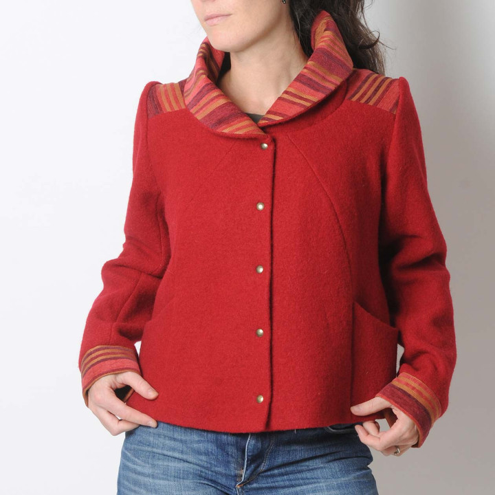 Manteau court femme en laine rouge grand col création artisanale originale fabriqué en France atelier MALAM