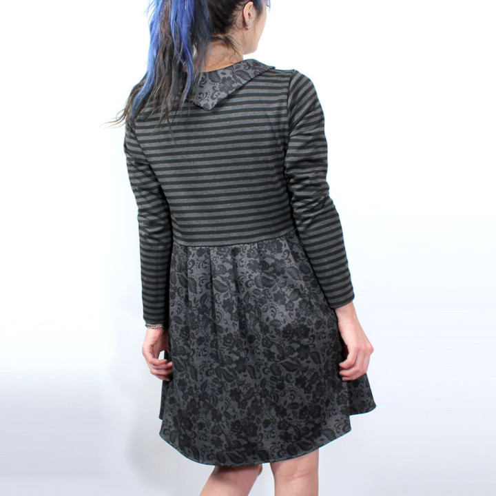 Robe grise rayée et fleurie, création artisanale à manches longues, idée cadeau originale de fabrication française
