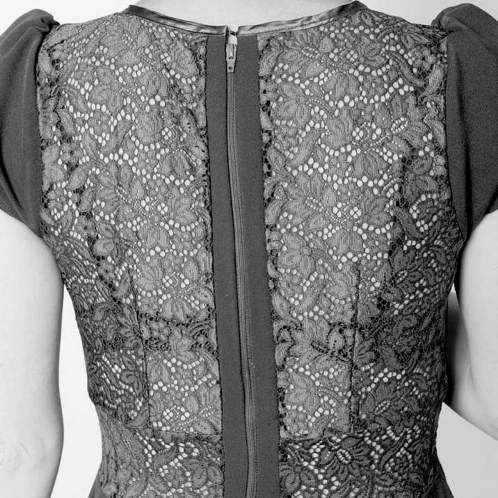 Robe de mariée avec décolleté dentelle personnalisée