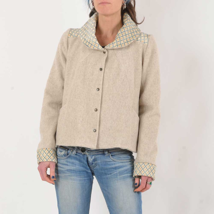 Veste courte beige en laine et velours, grand col, Fabriquée en France
