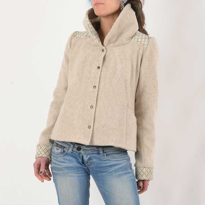 Veste courte beige en laine et velours, grand col, Fabriquée en France