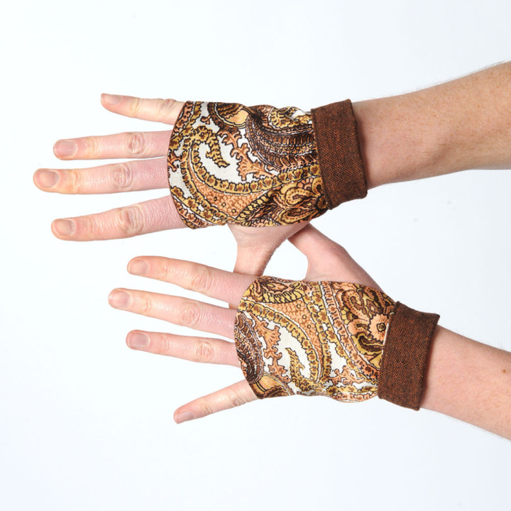 Handmade brown and rust fingerless gloves, a statement accessory with a bohemian vintage feel, crafted in France.
