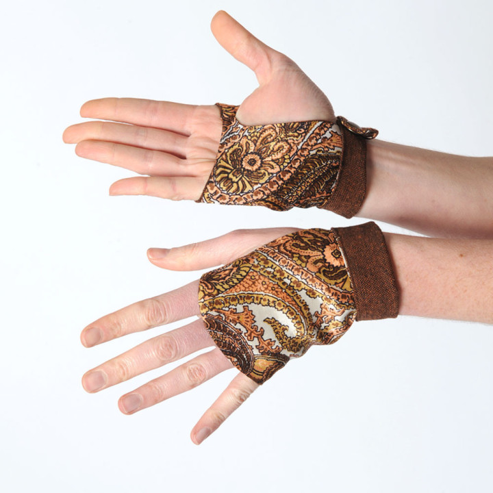 Original short fingerless gloves lined with rust tweed, a warm vintage-inspired accessory for fall and winter.