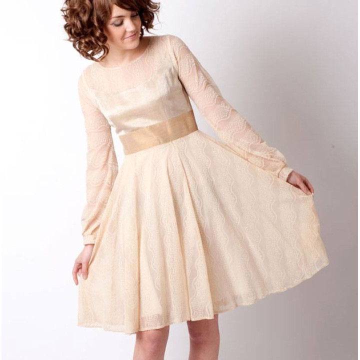 Robe maille dentelle beige à manches longues et empiècement décolleté achat en ligne 