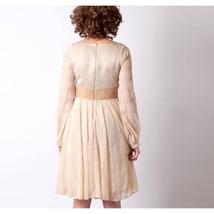 Robe maille dentelle beige à manches longues et empiècement décolleté mariage, cocktails, élégant
