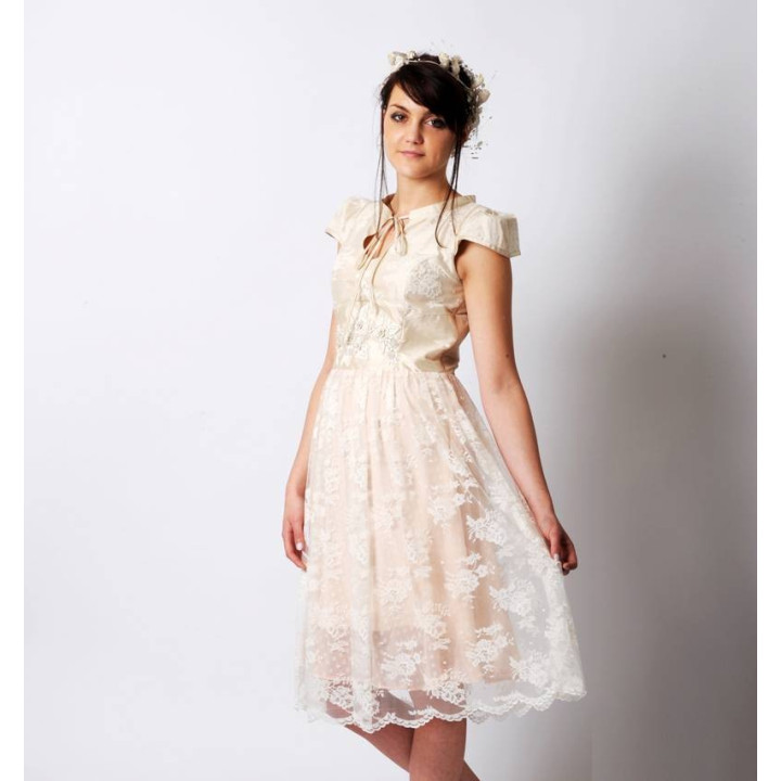 Robe de mariée faite main en france ivoire en soie et dentelle