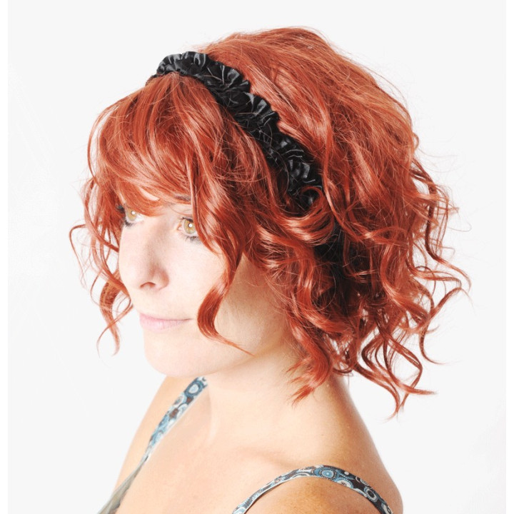 Black headband in gathered ruffles