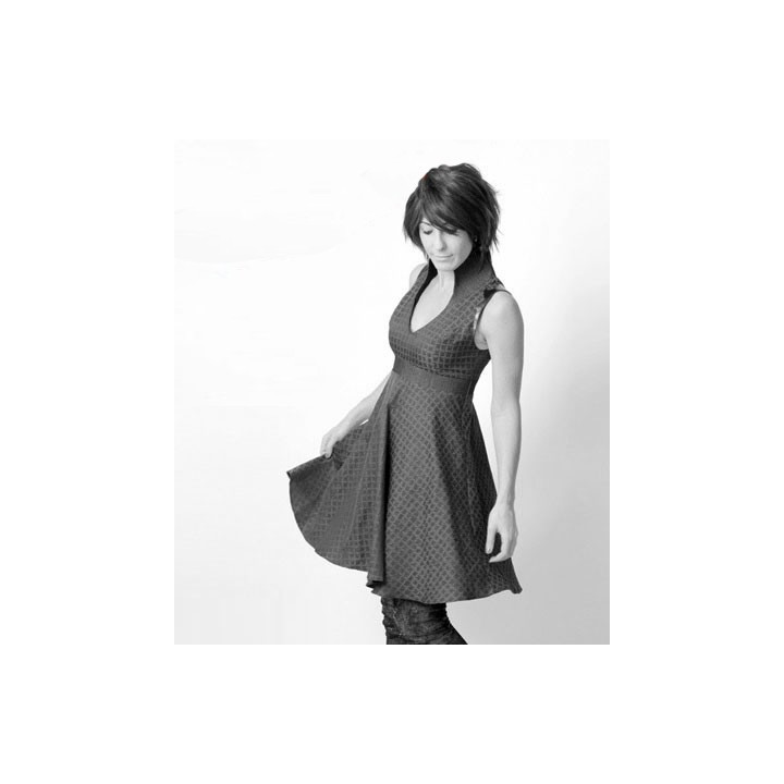 Robe évasée à décolleté en V et col relevé - PERSONNALISABLE