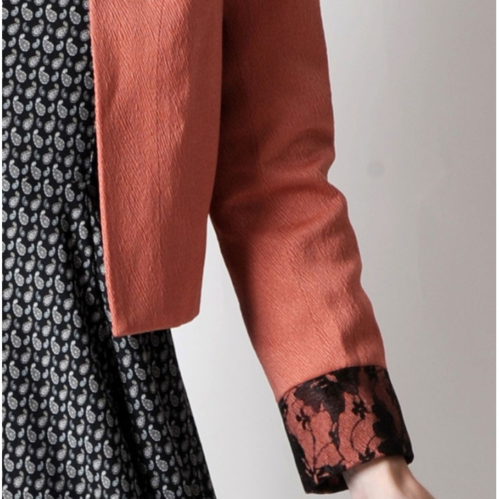 Short bolero jacket in dusty pink and black lace