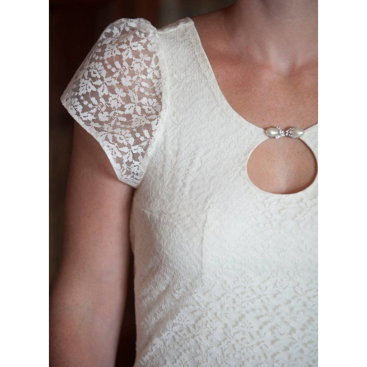 Robe de mariée longue en dentelle blanche, à manches courtes