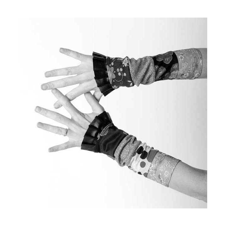 Long stretchy cuffs with ruffled hem - CUSTOM HANDMADE
