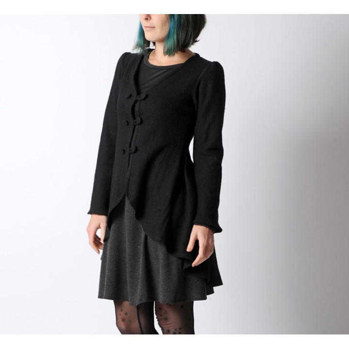 Veste artisanales femme noire hiver originale forme redingote