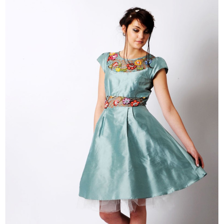 Robe artisanale couture soie et broderies de perles