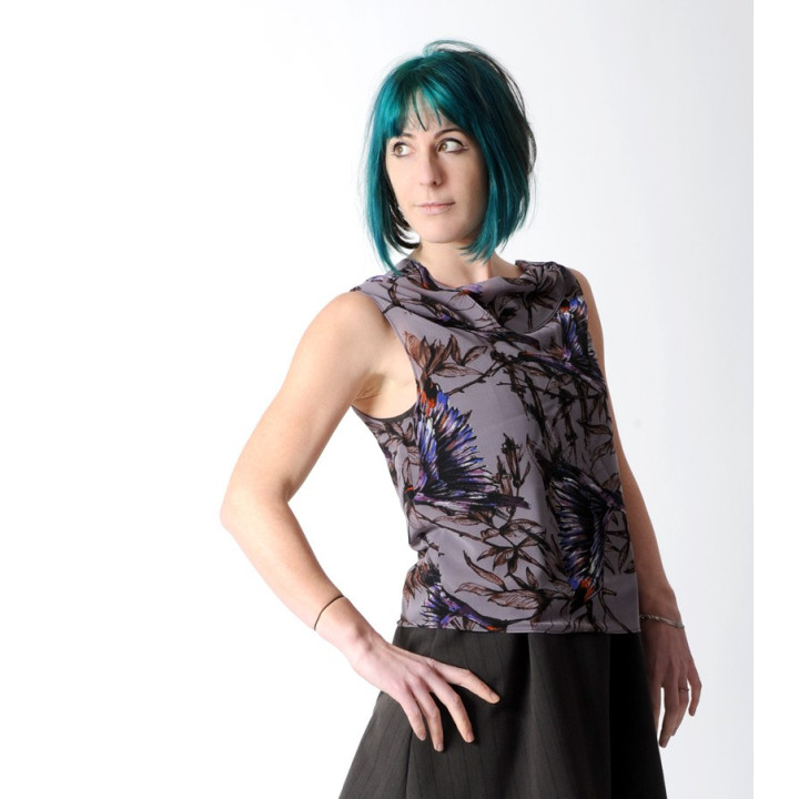 Sleeveless wide top, in supple grey voile with purple bird print
